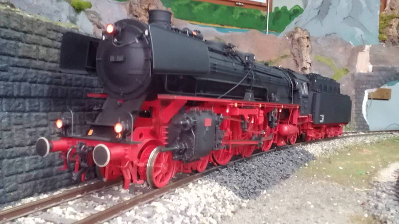 BR 01 auf freier Strecke