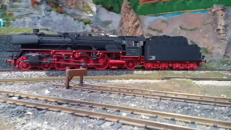 BR 01 auf freier Strecke