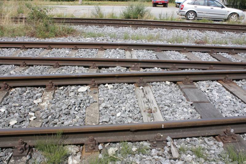 Holzschwellen und Betonschwellen