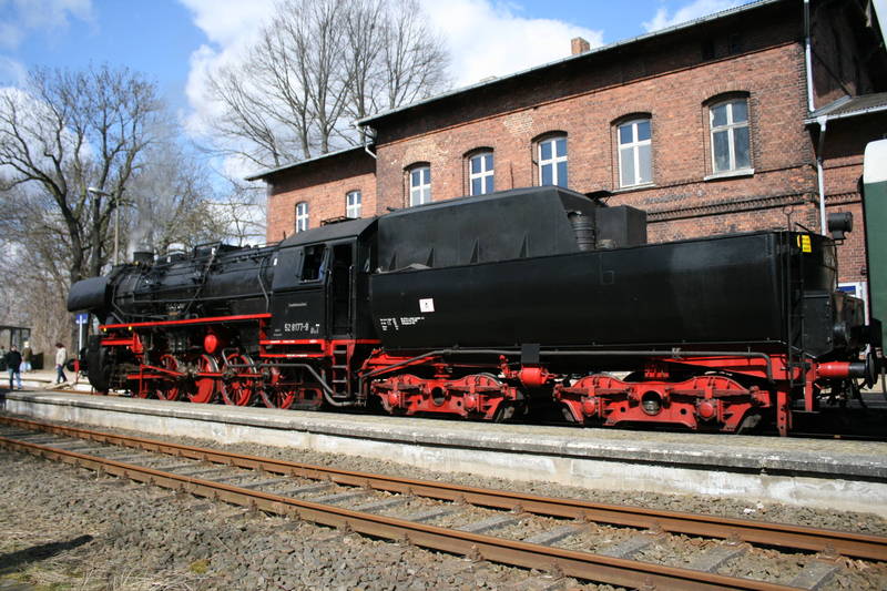 52 8177-9 im Bhf