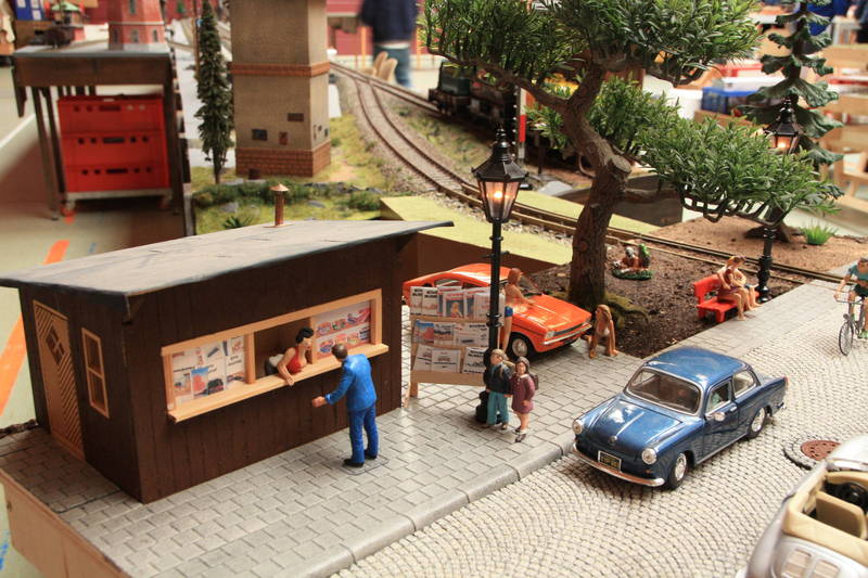Straßenszene an der Feldbahn-Umladestation