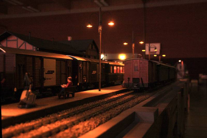 Im Bf Herstrop bei Nacht
